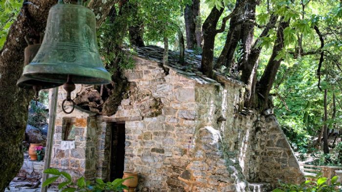 Θαύμα ή απάτη; Η εκκλησία με τα 17 δέντρα
