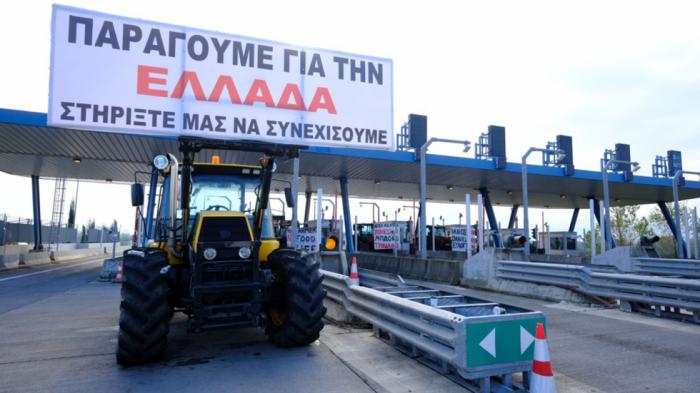 Αγρότες: Ανοίγουν τα μπλόκα αλλά η ΕΛ.ΑΣ. βλέπει εμπόδια στους δρόμους Αγρότες: Ανοίγουν τα μπλόκα αλλά η ΕΛ.ΑΣ. βλέπει εμπόδια στους δρόμους