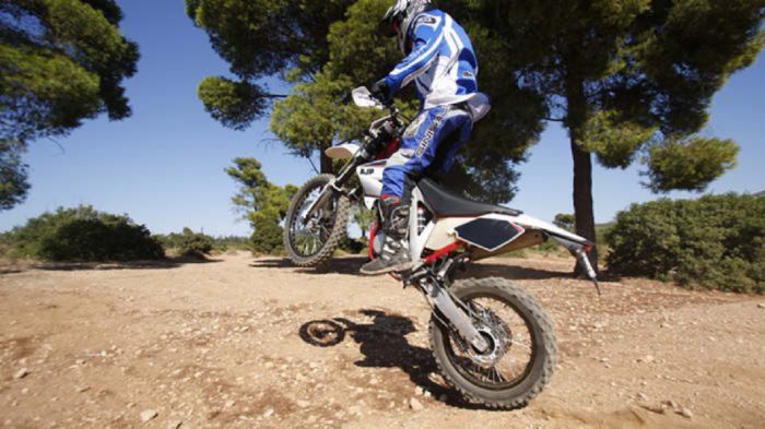 Test: AJP PR4 240 Enduro Test: AJP PR4 240 Enduro