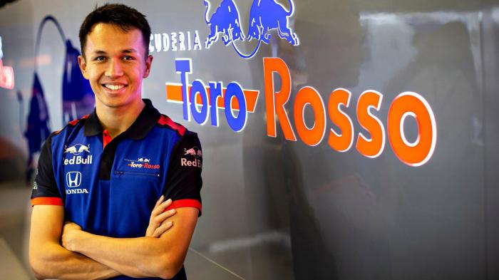 Ο Albon είναι ο… μισός Valentino Rossi