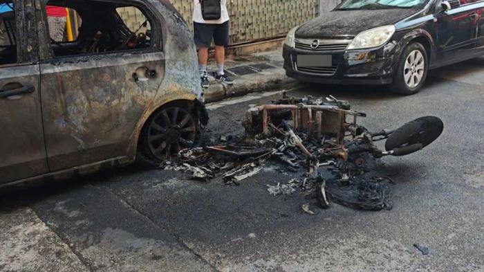 Κυψέλη: Αυτοκίνητο κάηκε ολοσχερώς μετά από έκρηξη σε ηλεκτρικό σκούτε Κυψέλη: Αυτοκίνητο κάηκε ολοσχερώς μετά από έκρηξη σε ηλεκτρικό σκούτερ