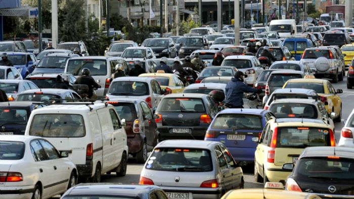 Χαράτσι σε 2,2 εκ. ανασφάλιστα & χωρίς ΚΤΕΟ