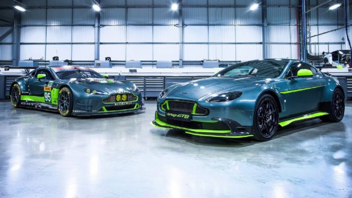GT8 και GTE ποζάρουν για τα μάτια μας μόνο. GT8 και GTE ποζάρουν για τα μάτια μας μόνο.