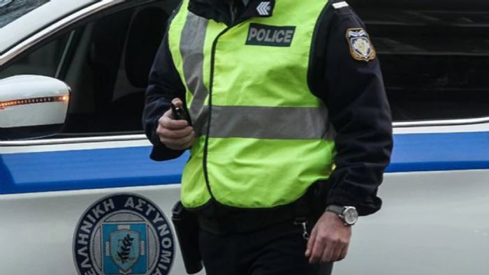 Aστυνομικός νοίκιαζε αντί 2.000 ευρώ ασύρματο σε κακοποιούς