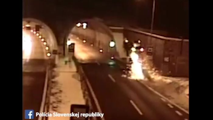 Το τρομαχτικό ατύχημα συνέβη σε αυτοκινητόδρομο της Σλοβακίας.