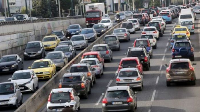 Yπ. Μεταφορών: Έτσι βάζει τέλος στα παλιά αυτοκίνητα