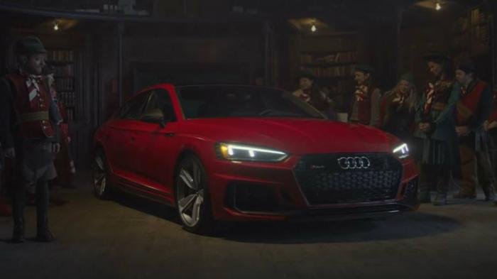 Aγιος Βασίλης με Αudi RS5 Sportback (+vid) Aγιος Βασίλης με Αudi RS5 Sportback (+vid)