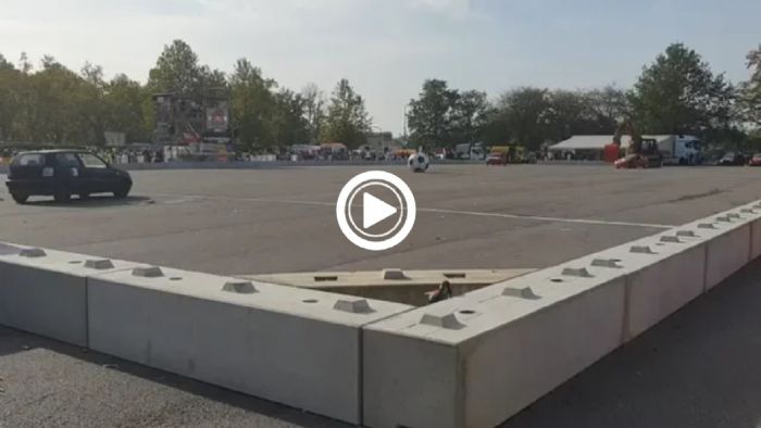 VIDEO: Αληθινά αυτοκίνητα παίζουν... μπάλα! VIDEO: Αληθινά αυτοκίνητα παίζουν... μπάλα!