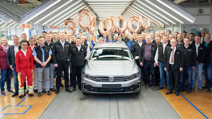 Το ορόσημο των 30 εκατομμυρίων μονάδων έφτασε το Volkswagen Passat , όντας το δεύτερο πιο δημοφιλές μοντέλο της μάρκας.
