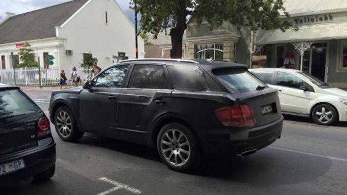 Το SUV της Bentley καμουφλαρισμένο Το SUV της Bentley καμουφλαρισμένο