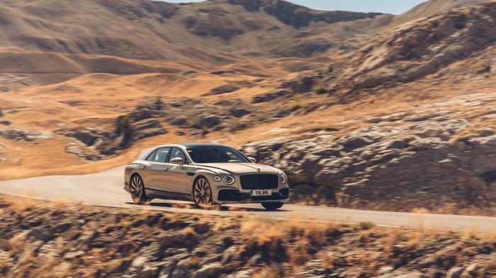 Η νέα Flying Spur ισχυρίζεται ότι είναι το «πιο προηγμένο πολυτελές σπορ sedan Grand Touring» στην αγορά.