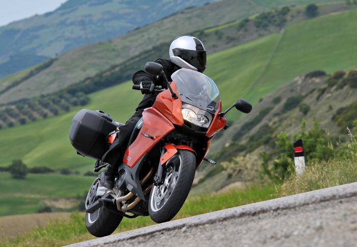 Η BMW παρουσίασε στην EICMA το νέο F 800 GT, το οποίο αντικαθιστά το παλιότερο F 800 ST.