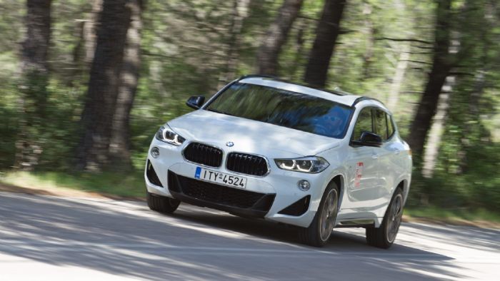 Eίναι πολύ όμορφη η BMW Χ2 όχι τόσο χάρη σε κάποια στοιχεία κομψότητας όσο στην έφεση που δείχνει προς το δυναμισμό.