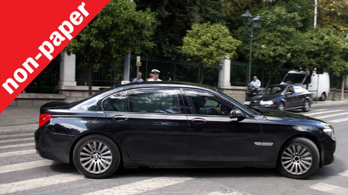 Για τα βουλευτικά αυτοκίνητα υπάρχει πλαφόν στα 1.800 κ.εκ. Ωστόσο, το ερώτημα παραμένει το ίδιο. Μας αρέσει να τα πληρώνουμε εμείς; Στη φωτογραφία η BMW του Βενιζέλου.