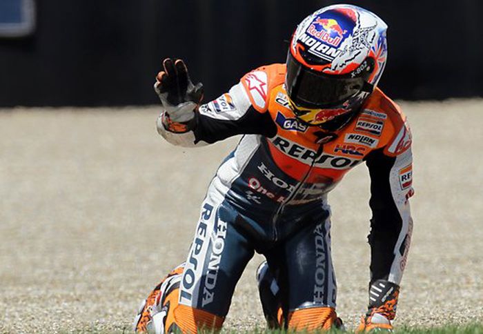 Θέλει να το παλέψει ως το τέλος ο Casey Stoner. Θέλει να το παλέψει ως το τέλος ο Casey Stoner.