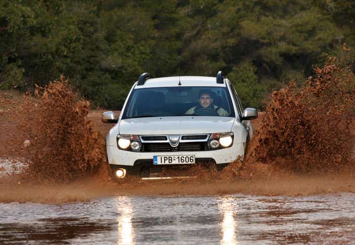 Το Dacia Duster 1,5 dCi 4X4 προσφέρεται σε πολύ καλή τιμή (19.050 ευρώ) για τετρακίνητο μικρομεσαίο SUV με diesel κινητήρα.