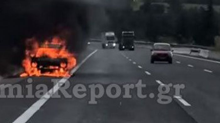 Αυτοκίνητο έγινε «λαμπάδα» στην Αθηνών-Λαμίας