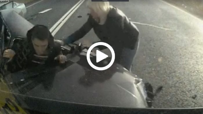 Bγαίνει κύριος μέσα από Lada! Bγαίνει κύριος μέσα από Lada!