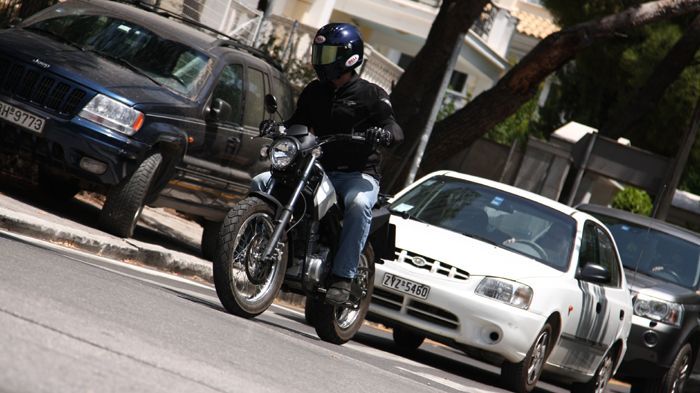 Το Derbi Cross City είναι μια εύκολη και ιδιαίτερα οικονομική μοτοσικλέτα που προορίζεται για άπειρους, αλλά και έμπειρους αναβάτες.