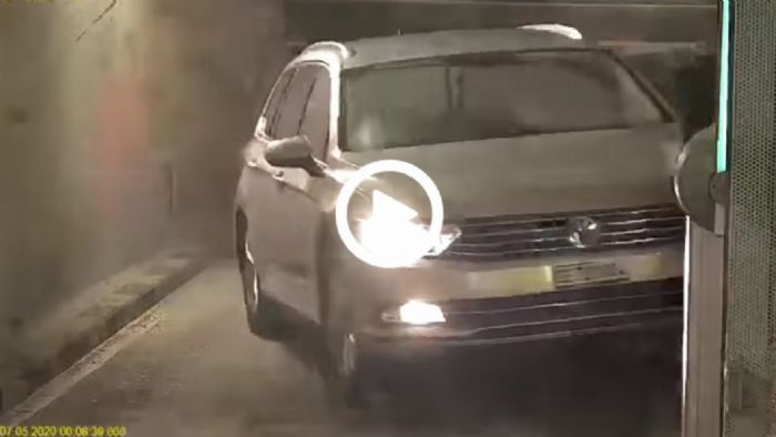 Passat σε πανικό μέσα σε είσοδο parking