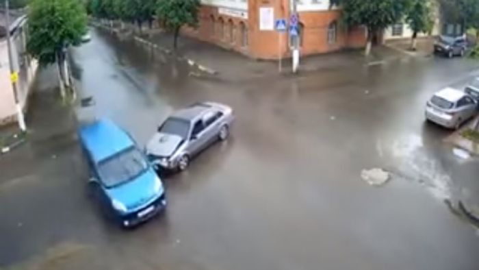 Μια διασταύρωση, αμέτρητες στούκες
