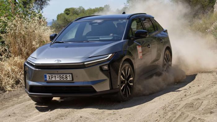 Toyota bZ4X: Νο.1 σε απόσταση από το έδαφος -Τι άλλο off road έχει