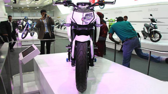 Το concept TVS Draken. Διακρίνετε τις ομοιότητες με τη φωτογραφία που ακολουθεί; Το concept TVS Draken. Διακρίνετε τις ομοιότητες με τη φωτογραφία που ακολουθεί;