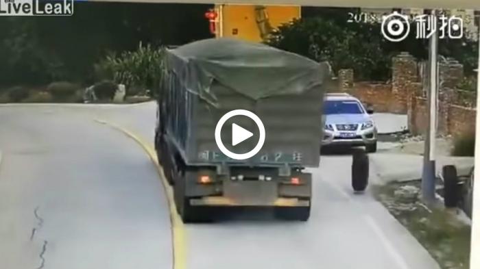 2 λάστιχα καταστρέφουν SUV 2 λάστιχα καταστρέφουν SUV