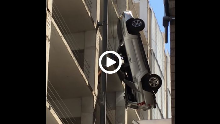SUV έγινε εκκρεμές