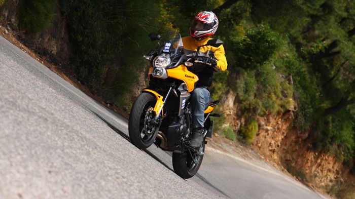 Η προσοχή μας θα πρέπει να είναι επικεντρωμένη στην κατάσταση του δρόμου και στους κινδύνους που κρύβει.