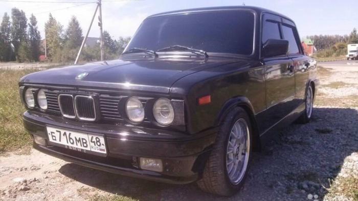 Εκ πρώτης όψεως μοιάζει με BMW Σειρά 5 E34, αλλά δεν είναι.