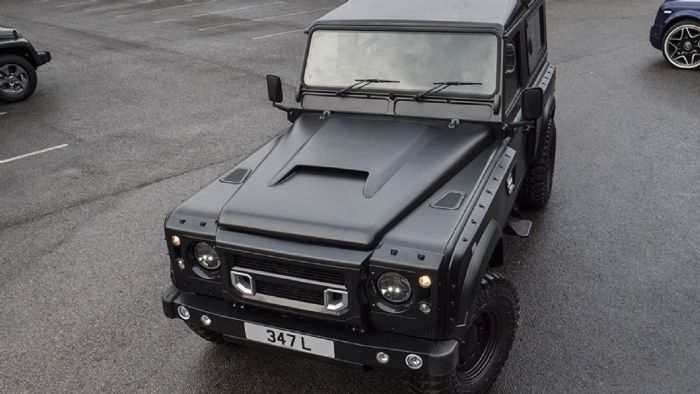 Το «αυστηρό» Land Rover Defender