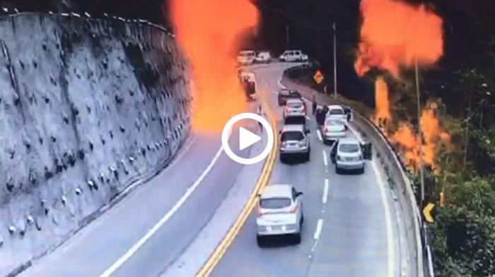 Πύρινη κόλαση από τούμπα φορτηγού 