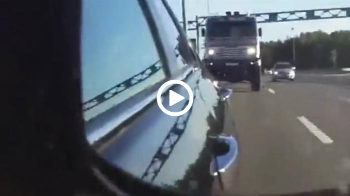 Το πέρασε σαν σταματημένο Το πέρασε σαν σταματημένο