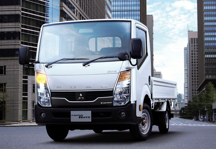 To Nissan Cabstar με λογότυπο Fuso To Nissan Cabstar με λογότυπο Fuso