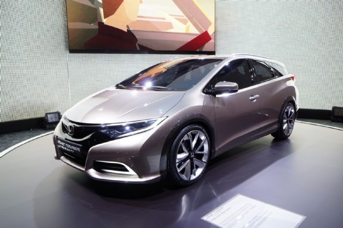 Το νέο Honda Civic Wagon Concept έχει μεγαλώσει σε μήκος, ενώ θα δανειστεί τα μηχανικά σύνολα από το hatchback.