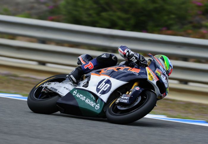 Ο Pol Espargaro (Kalex) με μια έξυπνη και στρατηγική κίνηση πήρε την πρώτη θέση του αγώνα.
