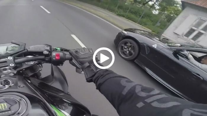 Giulia Q «πατάει» με Kawasaki Z800 Giulia Q «πατάει» με Kawasaki Z800
