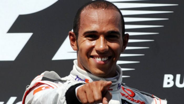 Ο Hamilton κυνηγάει τον Senna
