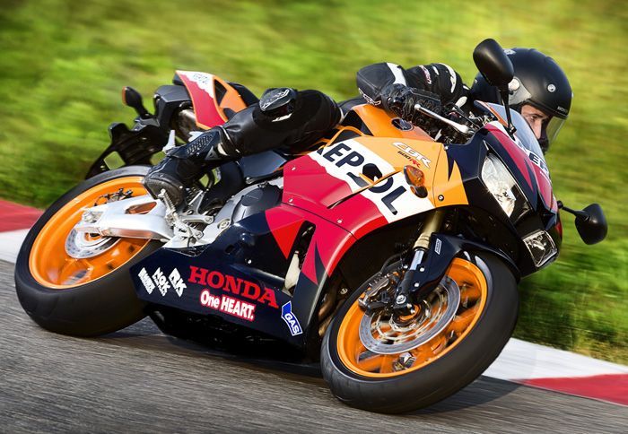 Ανανεωμένο στα σημεία και με νέο πιο αεροδυναμικό φέρινγκ έρχεται το CBR600RR για το 2013.