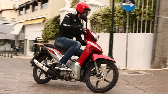 Το Wave 110i είναι ευέλικτο και οικονομικό. Αποτελεί μια εξαιρετική πρόταση για την πόλη.