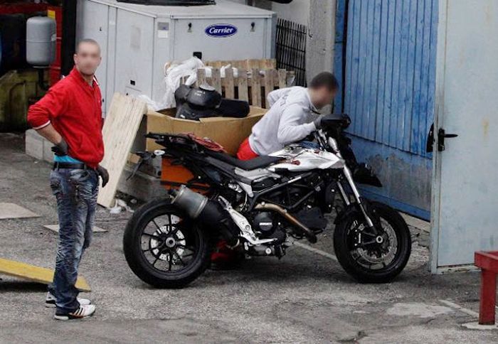 Είναι αυτό ένα Ducati Hypermotard 848, προορισμένο για τη γκάμα του 2013;
