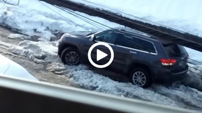 Τετρακίνητο SUV αδυνατεί να βγει από το χιόνι επί 7 λεπτά 