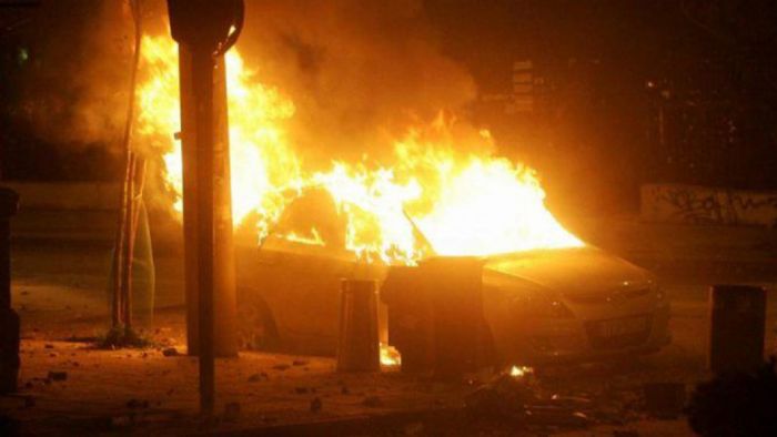 Συνελήφθη πυρομανής που έβαζε φωτιά σε οχήματα στην Θεσσαλονίκη