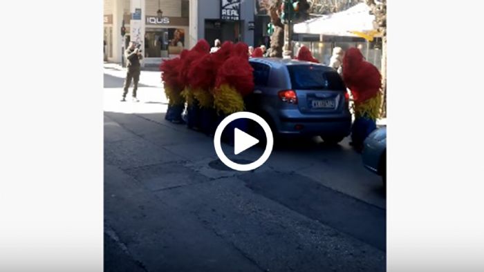 Kαρναβαλιστές ντύθηκαν πλυντήριο αυτοκινήτων!