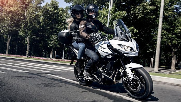 Το ανανεωμένο Kawasaki Versys 650 παρουσιάζεται βελτιωμένο σε πολλούς τομείς σε Το ανανεωμένο Kawasaki Versys 650 παρουσιάζεται βελτιωμένο σε πολλούς τομείς σε σχέση με το μοντέλο που αντικαθιστά.