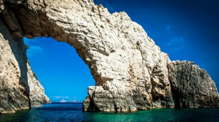 Ζάκυνθος: Το νησί πίσω από το... Ναυάγιο! Ζάκυνθος: Το νησί πίσω από το... Ναυάγιο!