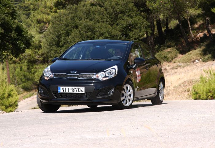 Στην ενδιαφέρουσα σχεδίαση του Kia Rio, προσθέστε τα πλεονεκτήματα που πηγάζουν από ένα diesel που καταναλώνει μόλις 3,2 λίτρα/ 100 χλμ. 