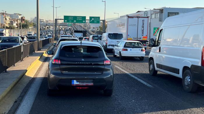 Ουρές χιλιομέτρων στον Κηφισό λόγω καραμπόλας
