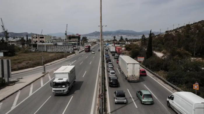 Καραμπόλα 5 φορτηγών στον Ασπρόπυργο – «Έμφραγμα» στην Αθηνών-Κορίνθου